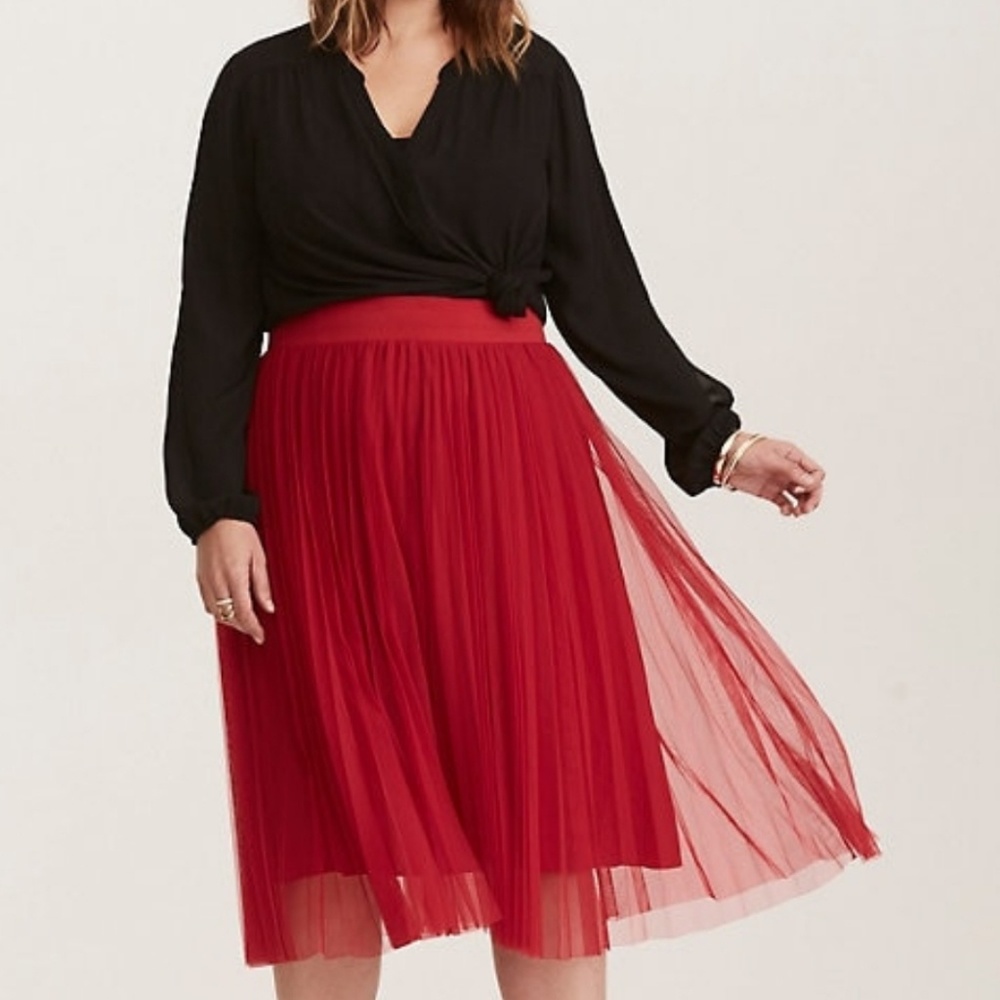 *Host Pick* NWT Torrid 2 Red Pleated Chiffon Skirt